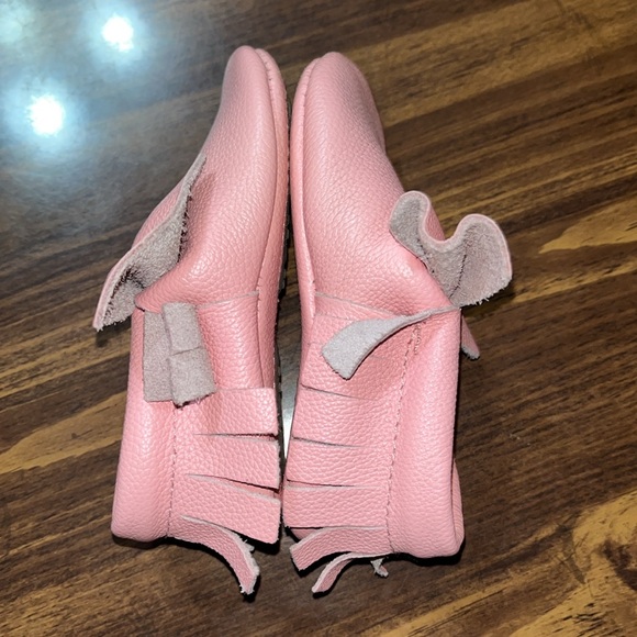Hongteya (Amazon) baby girls pink moccasins size 4 - Picture 8 of 9